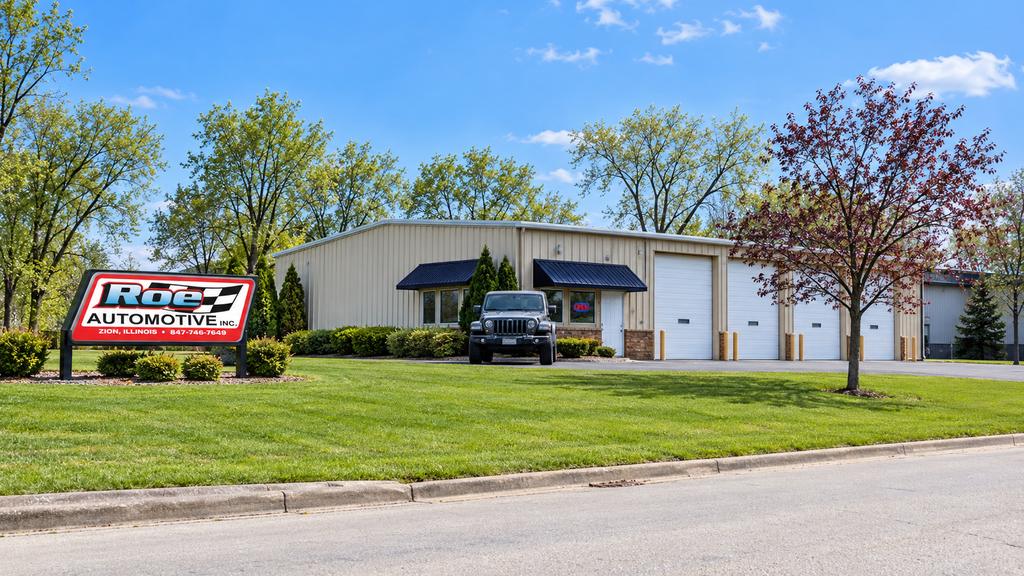 Roe Automotive shop building and sign in Zion, Illinois